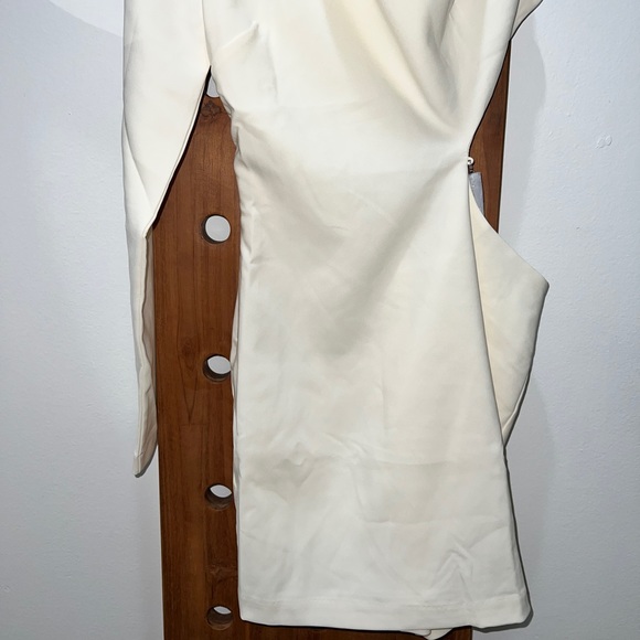 ASTR the Label Lavinia Dress in Off White - Picture 10 of 14